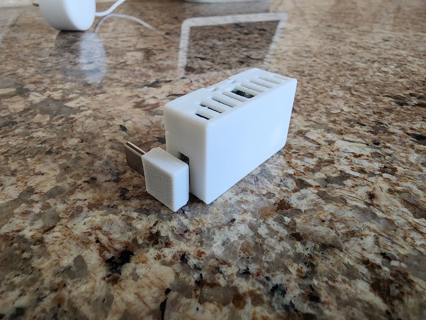 90-Degree USB-C Mount (Male-to-Male)