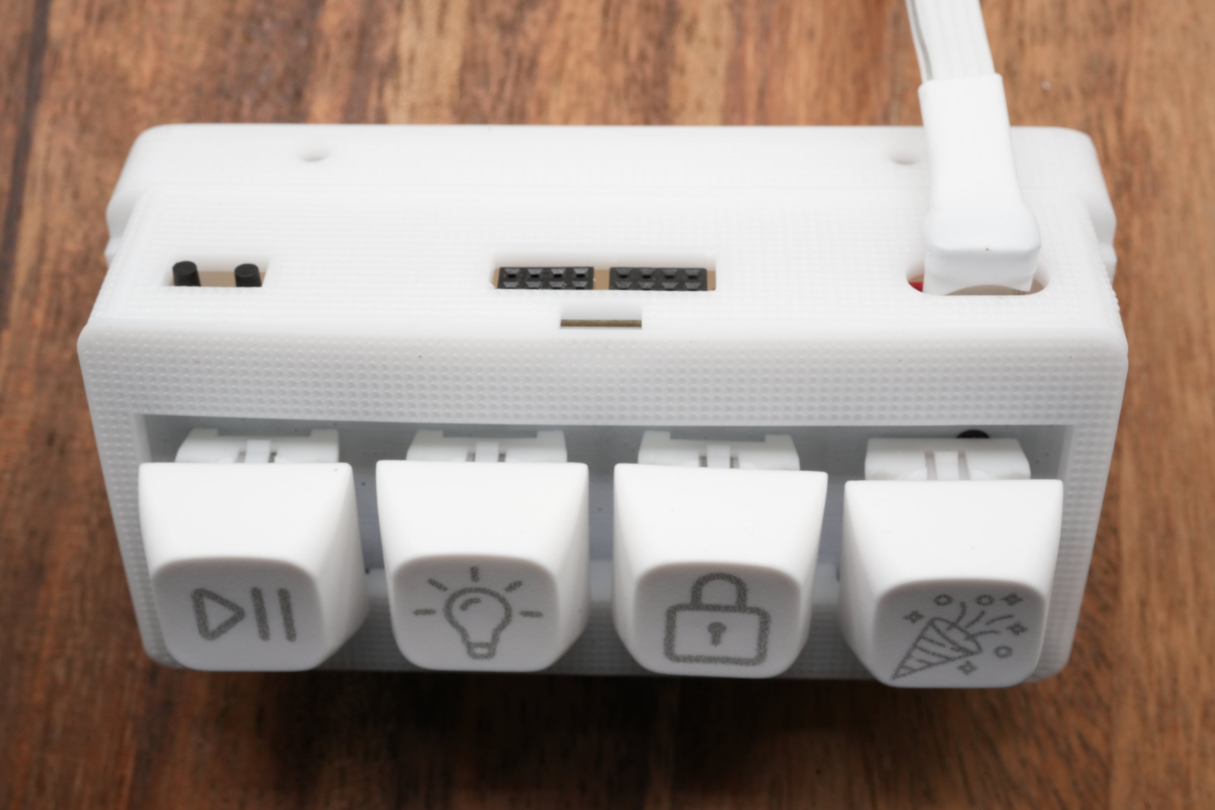 Low-profile 90-degree USB-C Cable