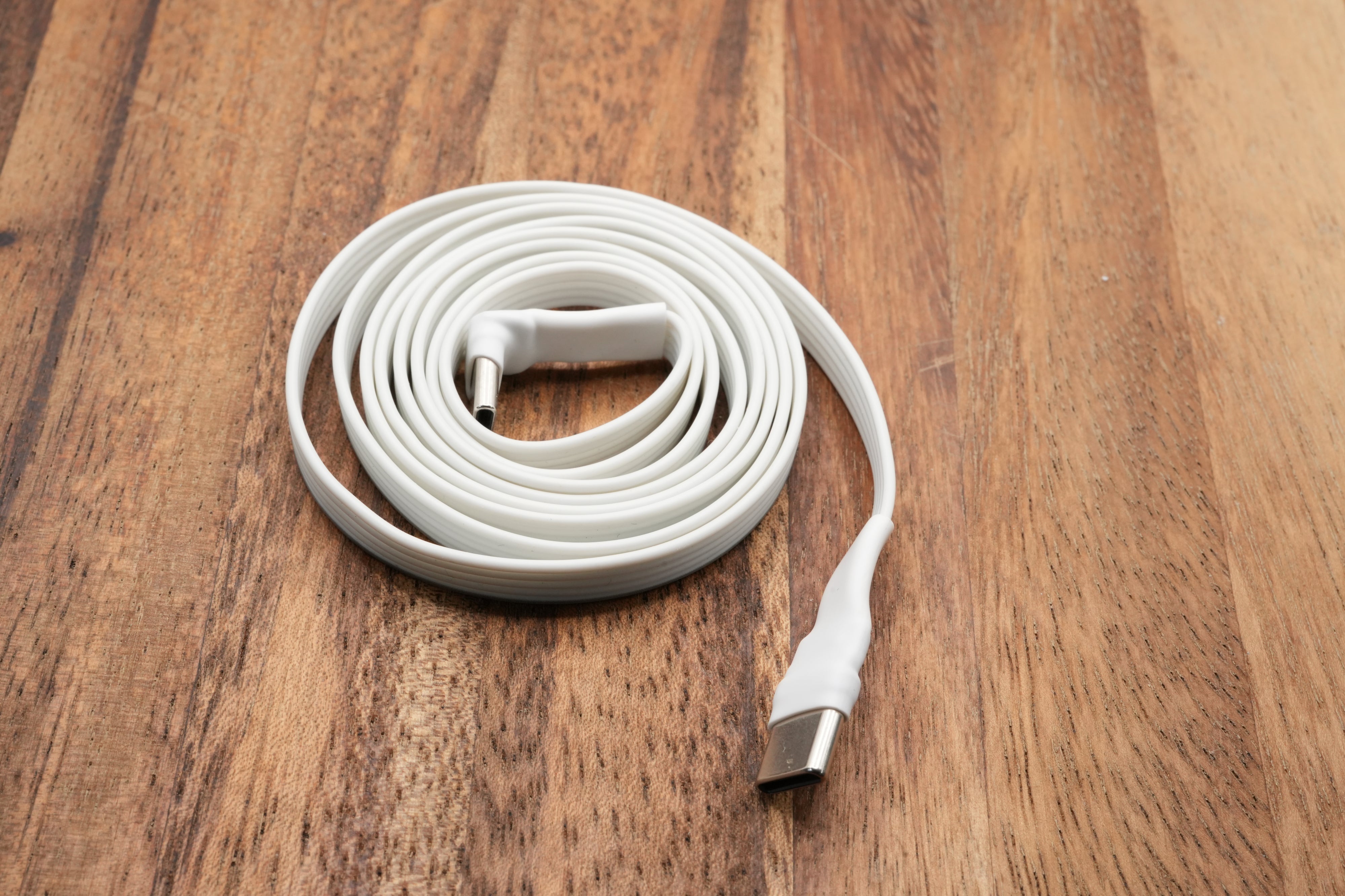 Low-profile 90-degree USB-C Cable